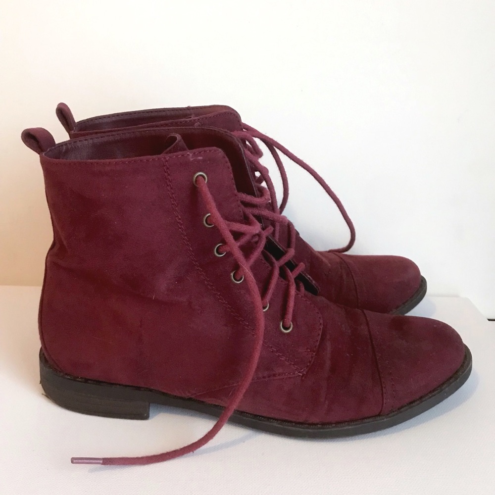 Maroon Boots for a Chic Look